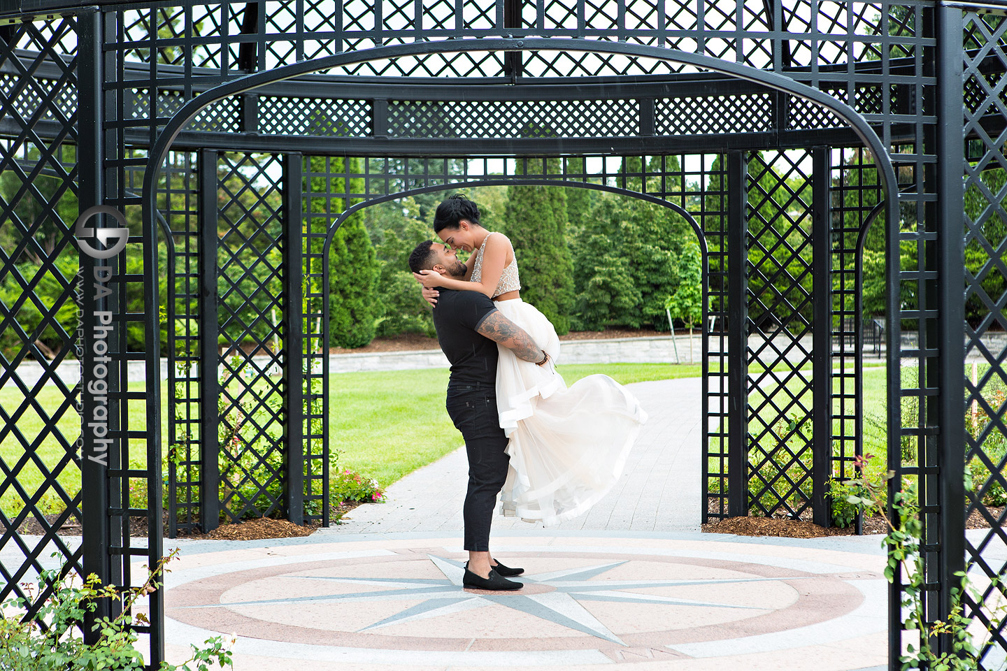 Engagement Photos at Hendrie Park