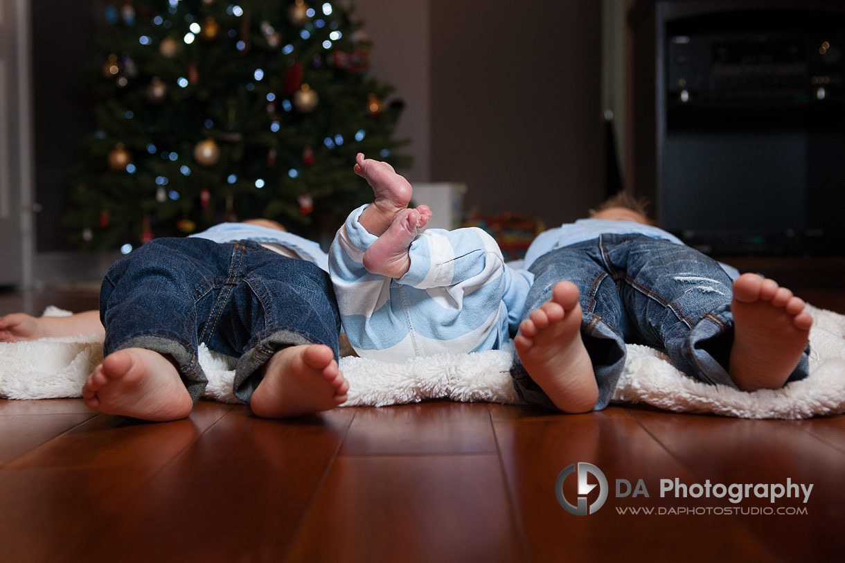 Siblings Christmas photos in Guelph