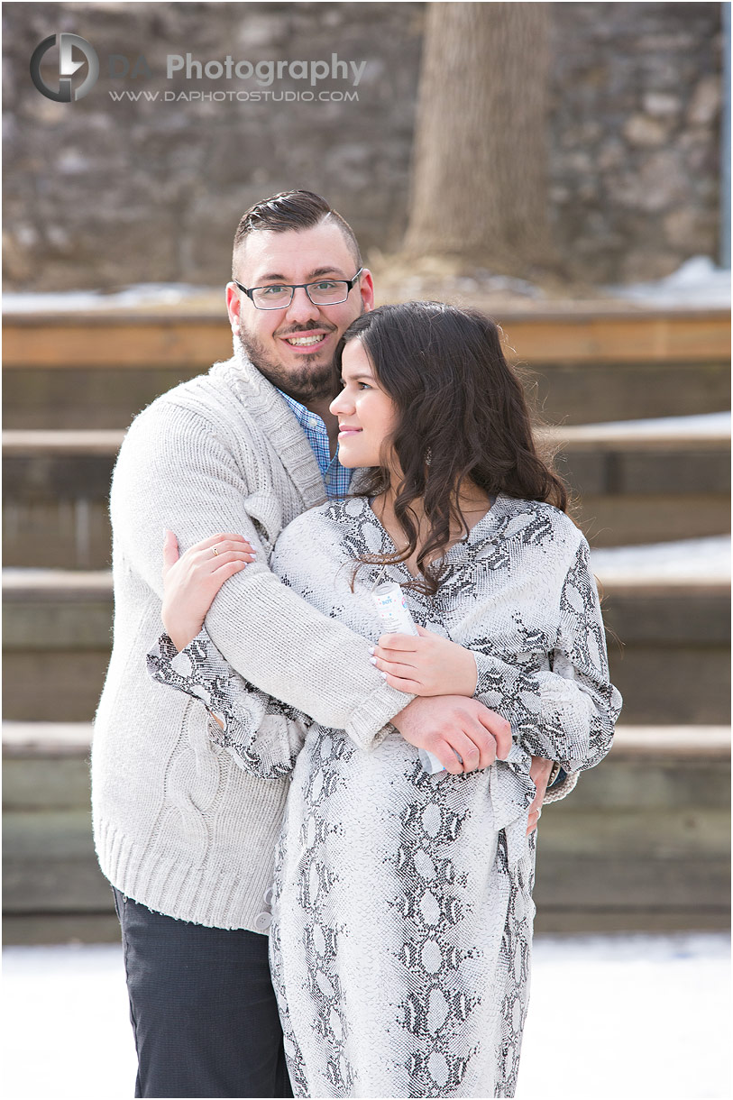 Winter maternity photos in Cambridge