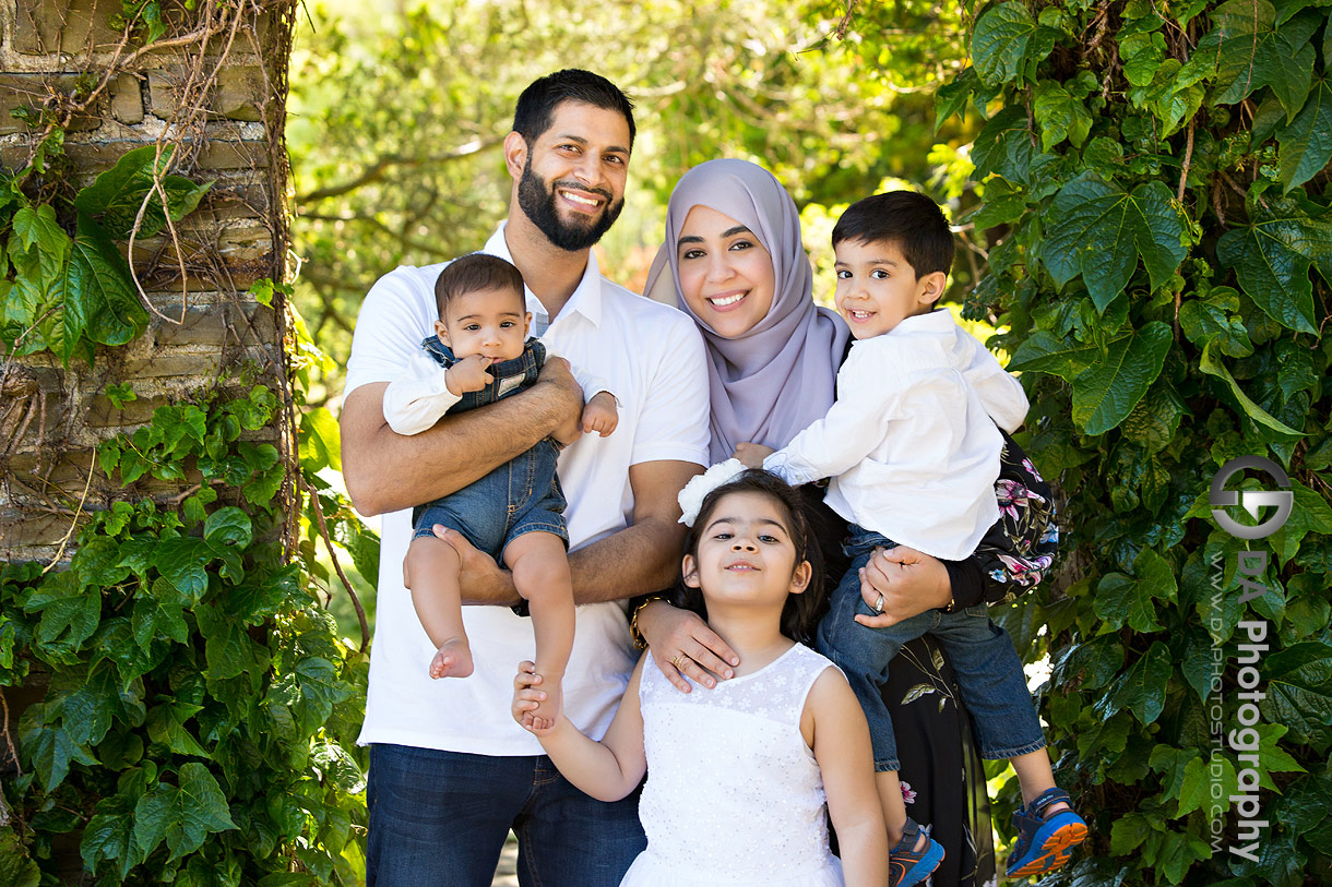 Oakville family photos at Gairloch Gardens