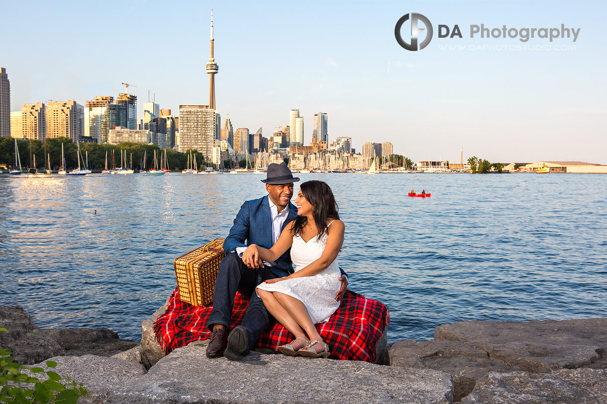 Engagement photos by Lake Ontario