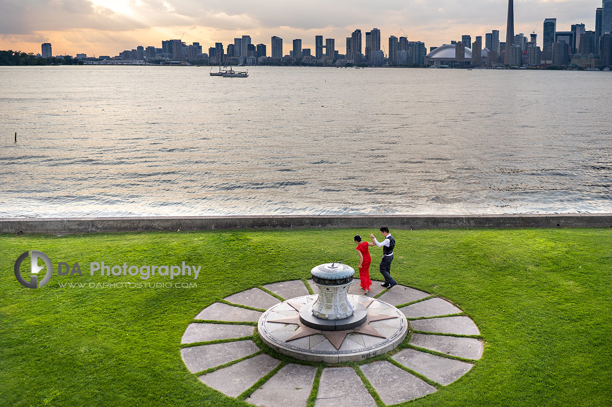 Wedding photos at sunset in Toronto