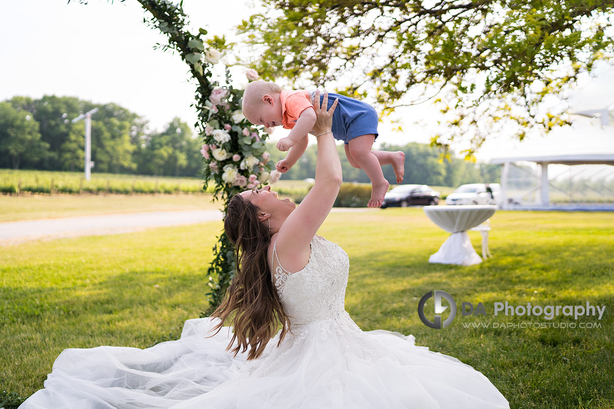 Brides at Chateau des Charmes