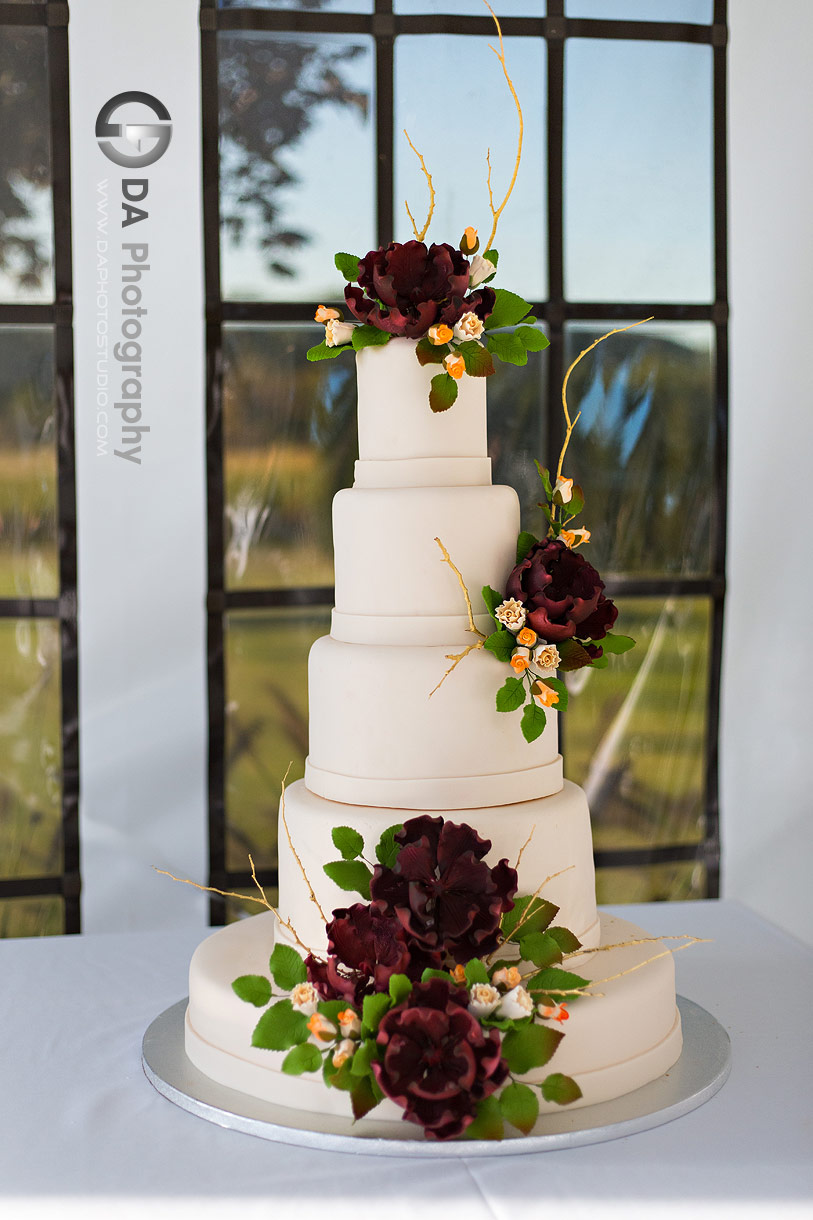 Tall wedding cake at Lincoln Estates