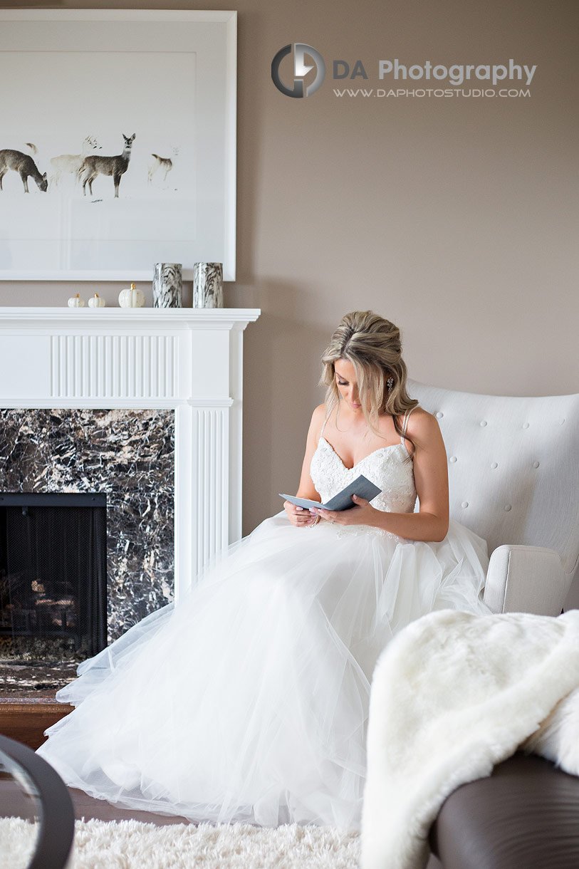 Bride reads a letter from her groom-to-be