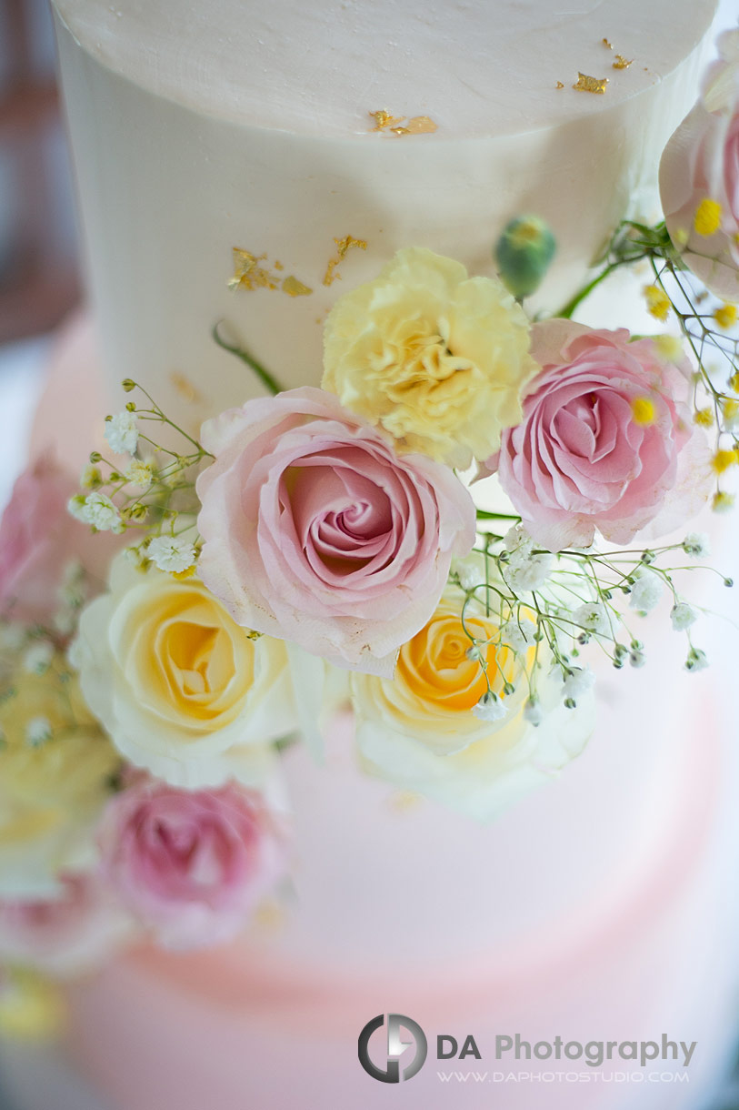 Close up photo of a wedding cake