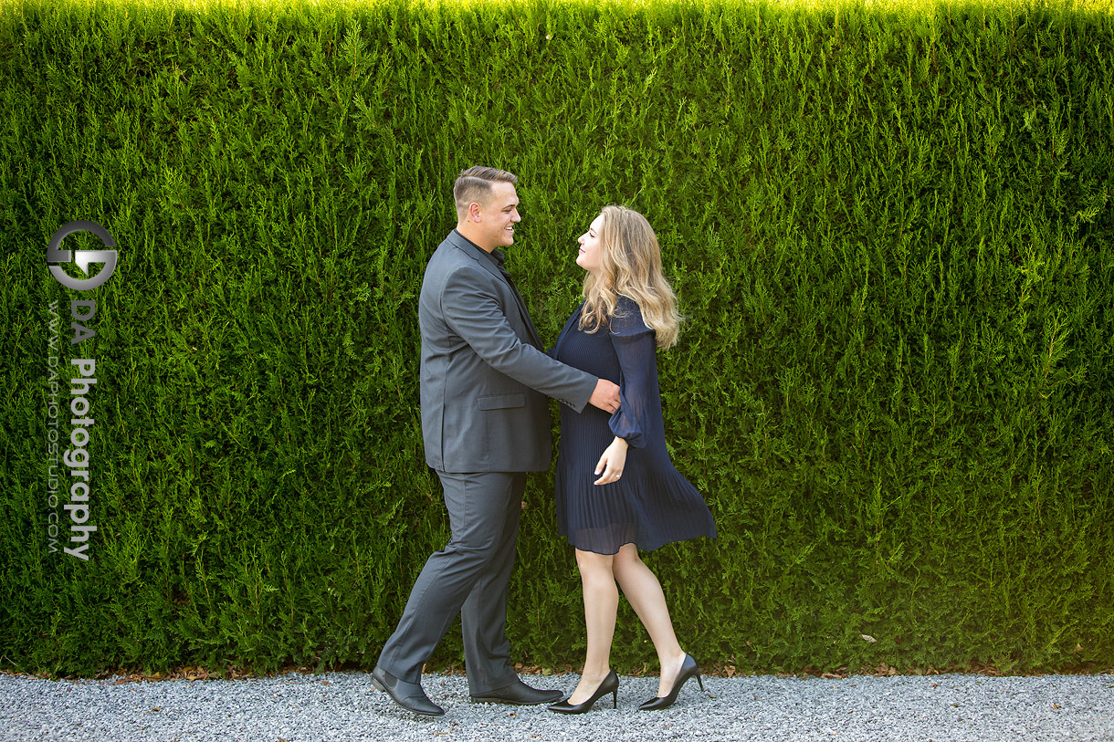 Best engagement photographers at Niagara Botanical Gardens