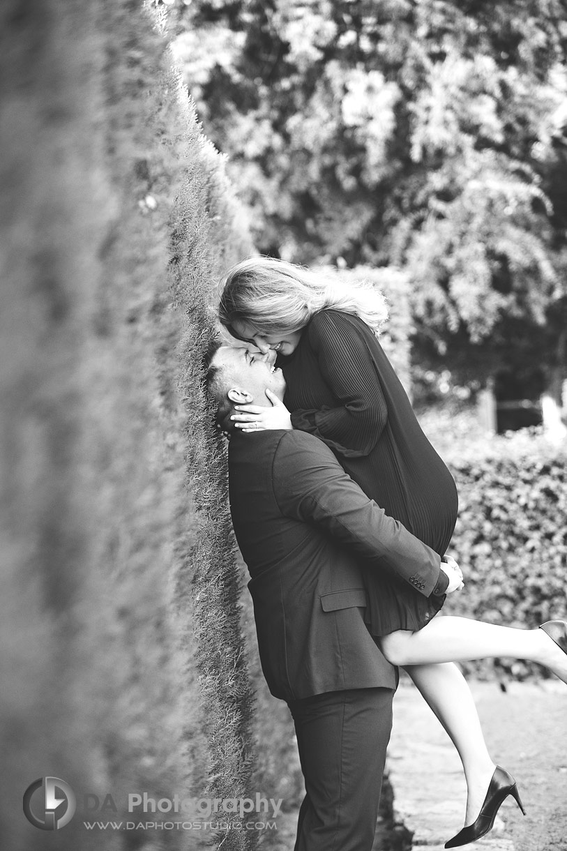 Intimate engagement photos at Botanical Gardens