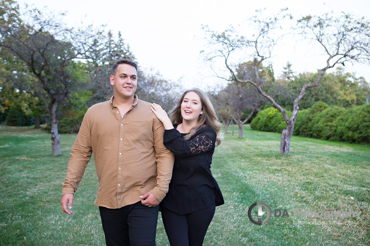 Engagement photographers at Niagara Botanical Gardens
