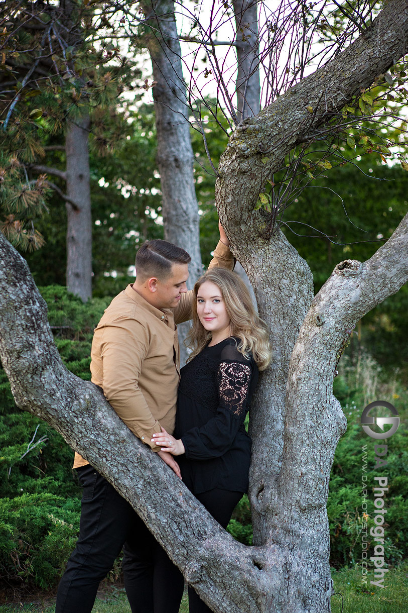 Intimate engagement photos in Niagara Falls