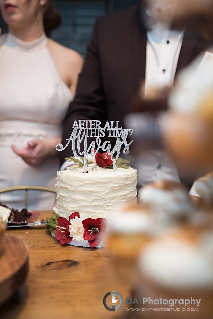 Photo of one tier wedding cake