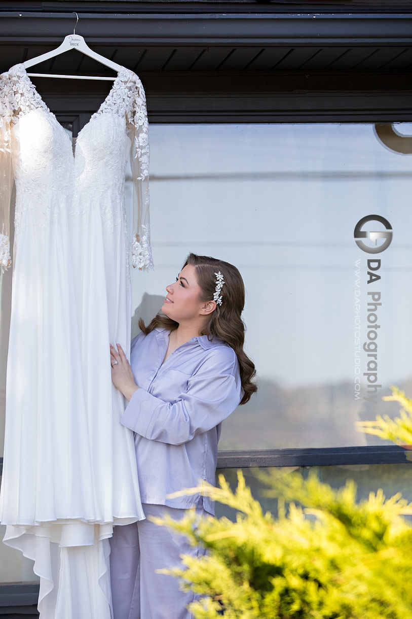 Bride in Niagara fixing her dress