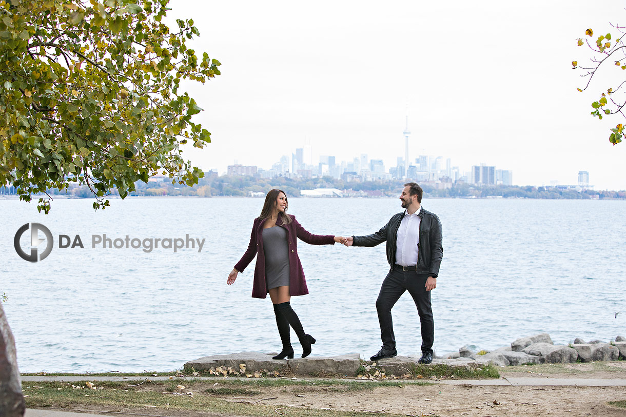 Engagement photographer in Toronto at Sheldon Lookout