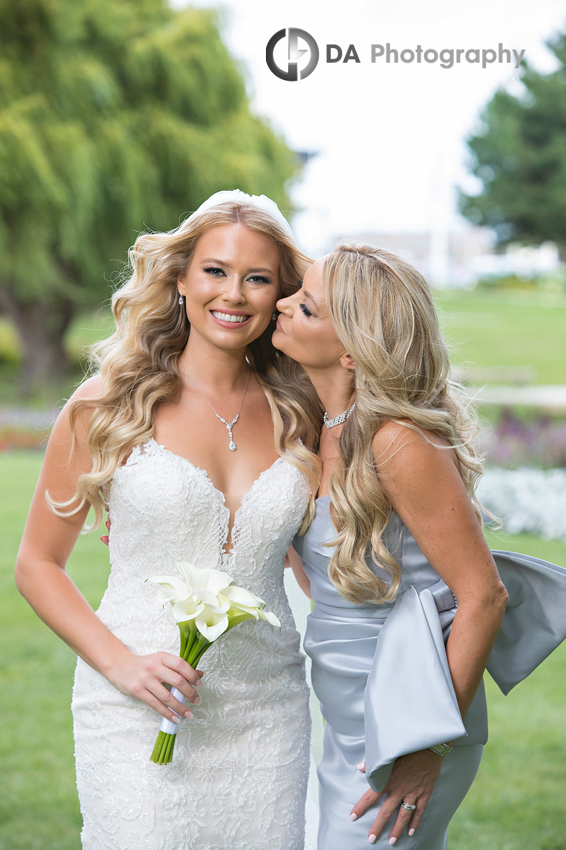 Bride with her mom at Humber Arboretum