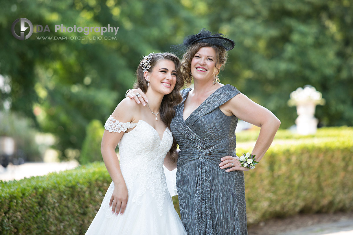 Bride with her mom in front of NithRidge Estates in Ayr