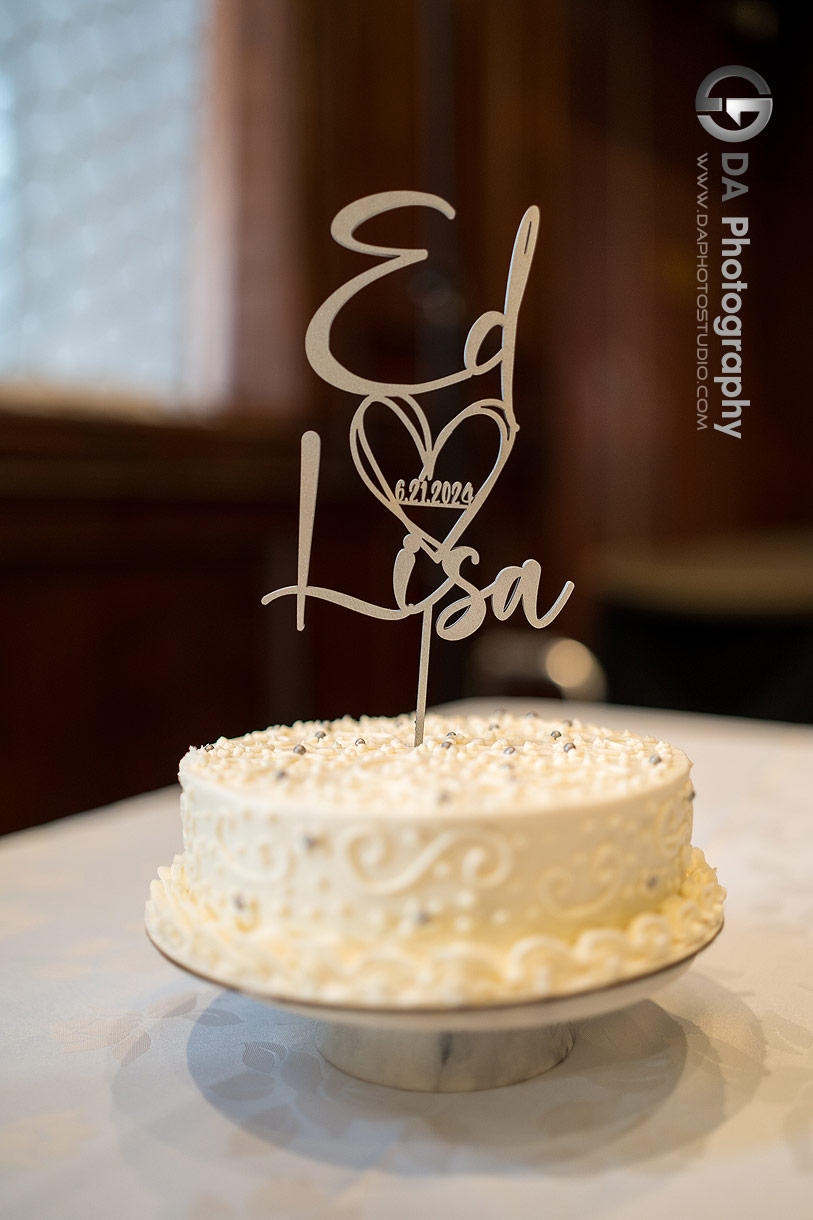 Photo of a wedding cake at Prince Room