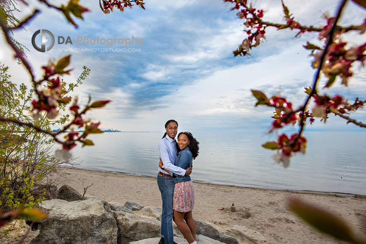 Beach photography of a couple in Mississauga
