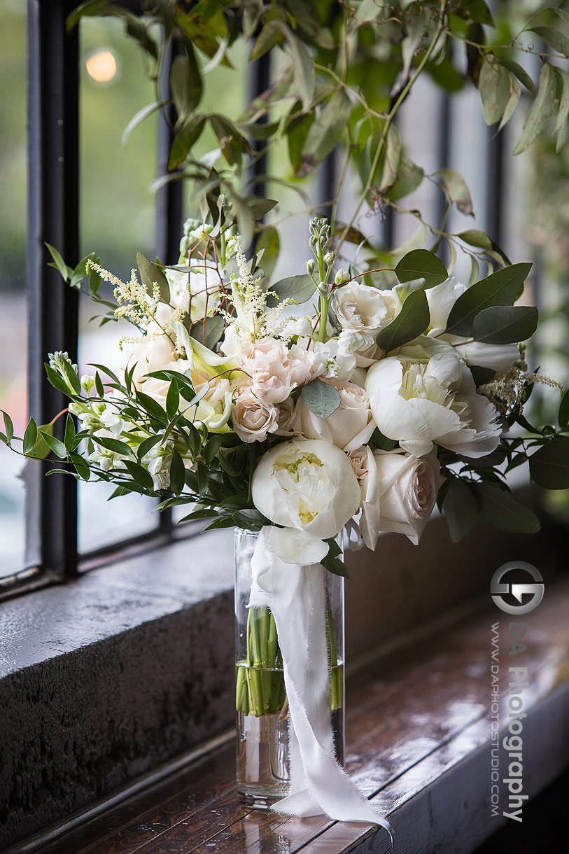 Close up photo of a bride's wedding flowers