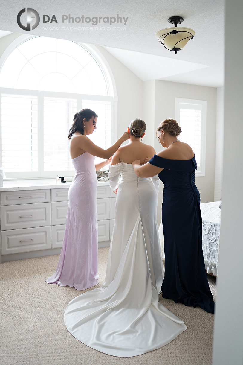 Photo of bride getting ready in Guelph