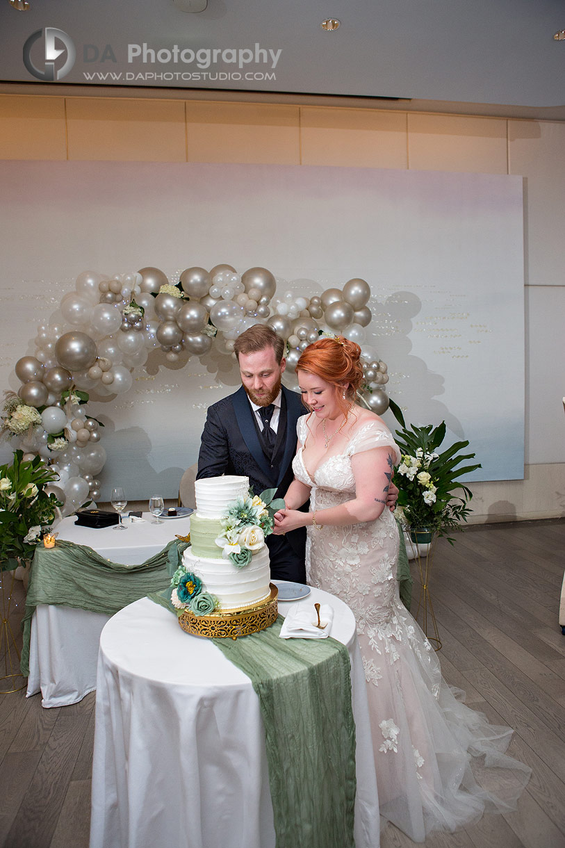 Bride and Groom cutting cake at The Pearle Hotel & Spa